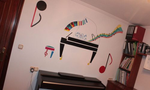 sala de piano con el logotipo de pianagrama